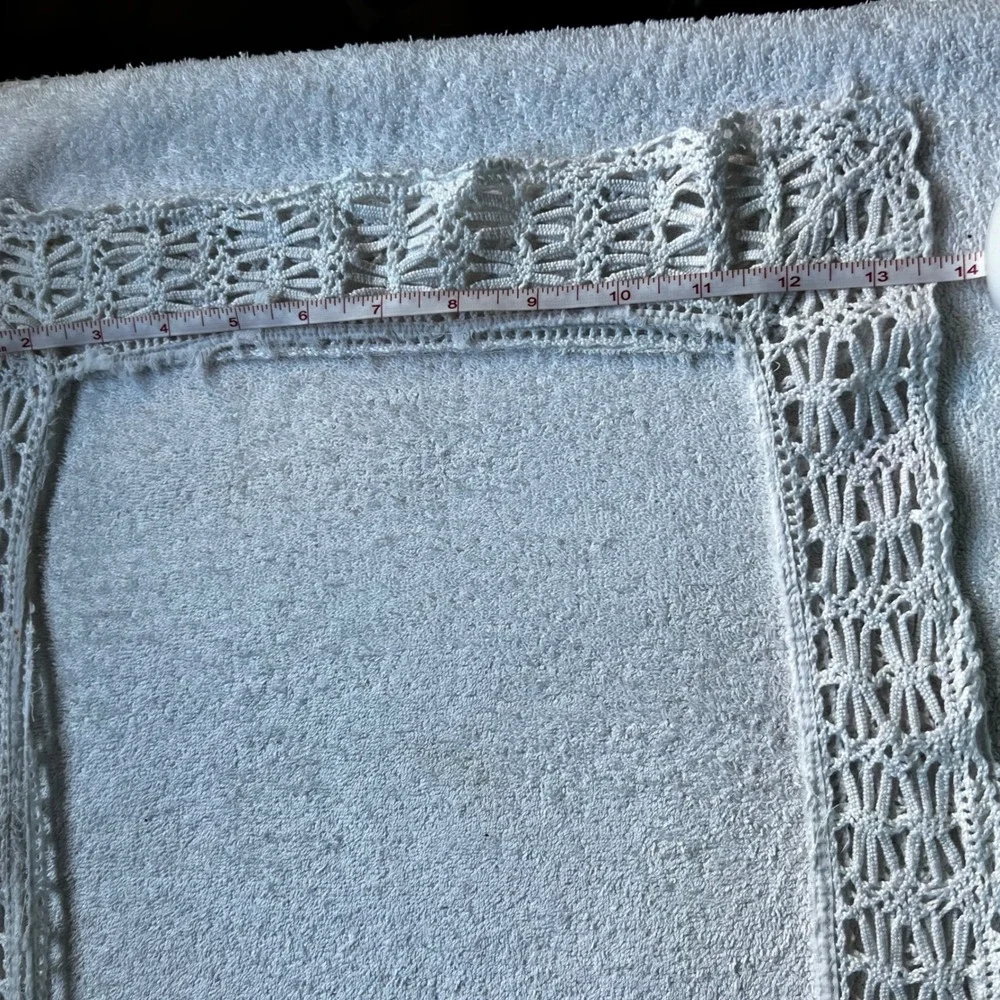 Unbranded crochet lace